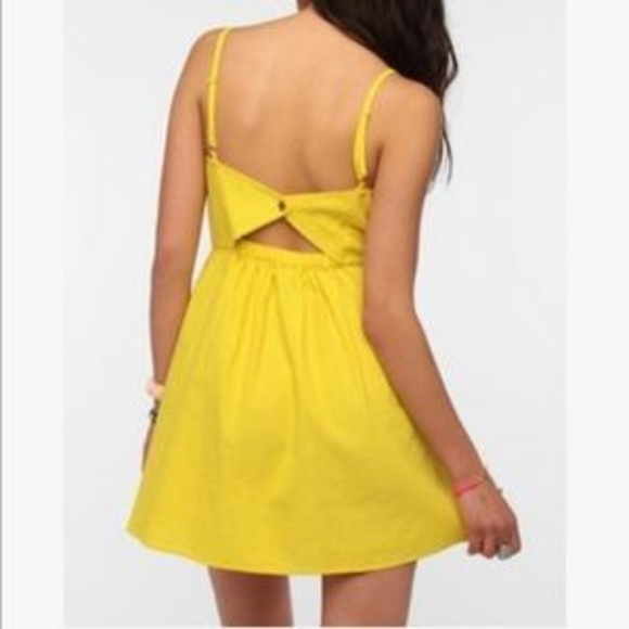 UO COPE yellow scalloped dress with pockets - Picture 6 of 8